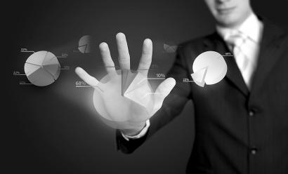 美股三大指数集体收跌 比特币跌破8.6万美元引发市场关注