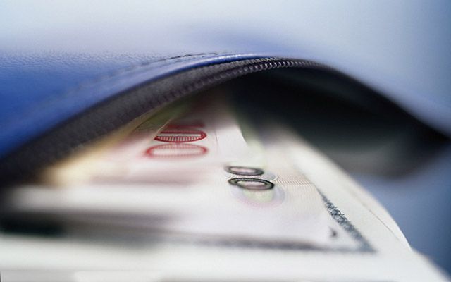 碳酸锂期货飙升与美股集体下跌：产业链复苏与美联储政策影响